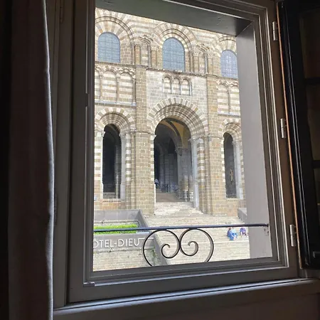 Face A Face Epoustouflant Avec La Cathedrale !