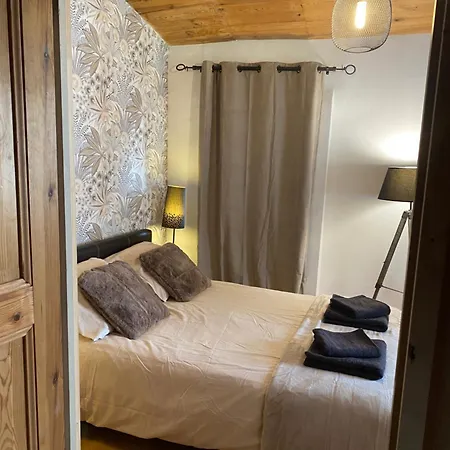 Face A Face Epoustouflant Avec La Cathedrale ! Frühstückspension Le Puy-en-Velay